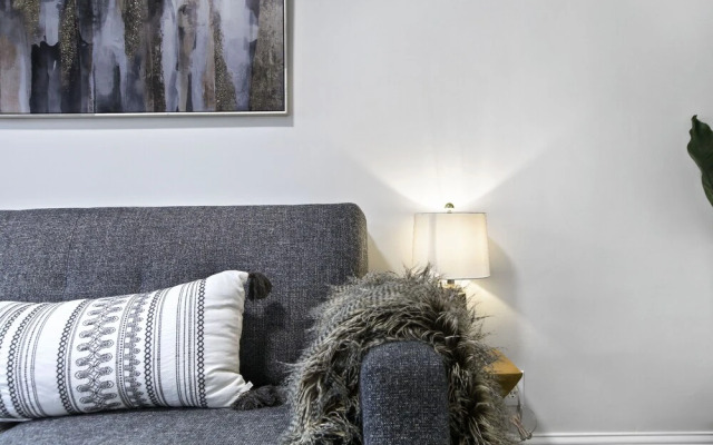 Classy 2BR Spacious Apt in Avondale