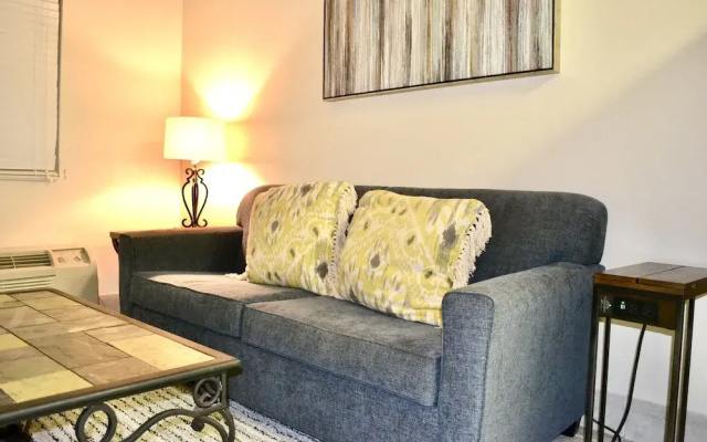 509 1bd 1 Bedroom Condo by RedAwning