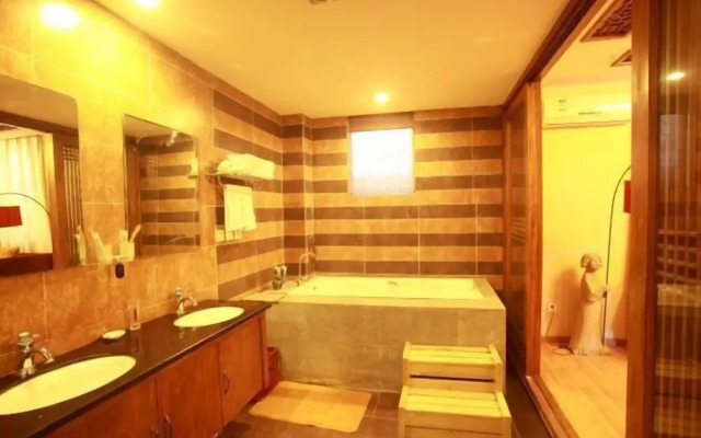 Lijiang Jinli Chinese Courtyard Inn