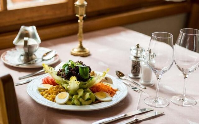 Swiss Chalet-Style Hotel Walliser Spycher