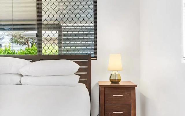 Spacious 1-bed Unit With Outdoor Patio Dining