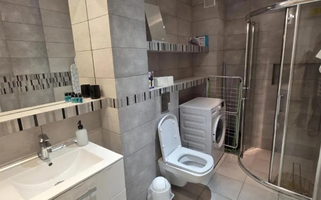 Light Rooms Apartment