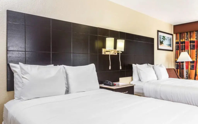 Econo Lodge Inn & Suites