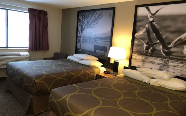 Super 8 Salmon Arm