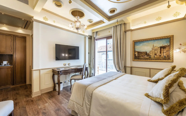Monaco & Grand Canal Hotel