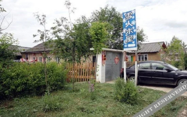 Arctic Village Snowman Chalet