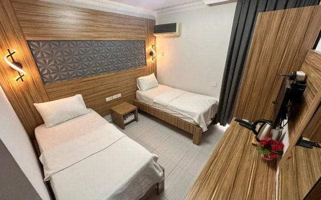 Royal Ezel Hotel