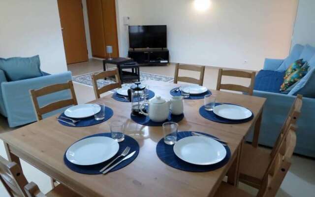 2 Bed Apartment With com Pool