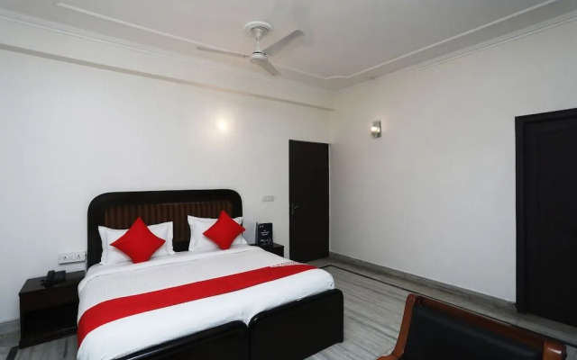 OYO 22270 Sky Inn