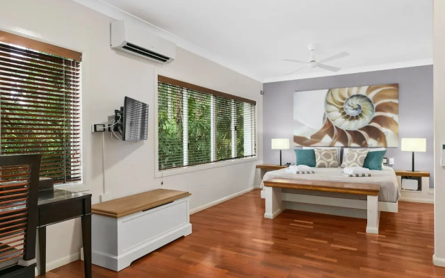 Poolside Apt In Alamanda Beachfront Resort 41