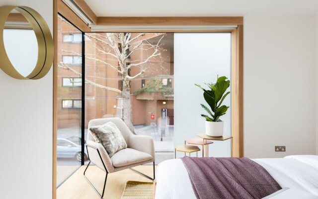 The Chelsea Walk - Modern & Bright 3BDR House with Rooftop & Parking
