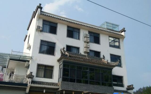 Jixi Baobao Inn