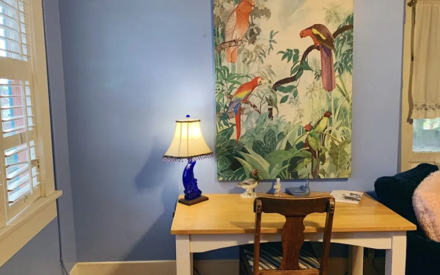 Blue Moon Guest House and Saloon