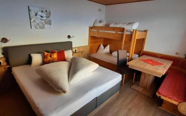 Ferienwohnungen Pension Prünster