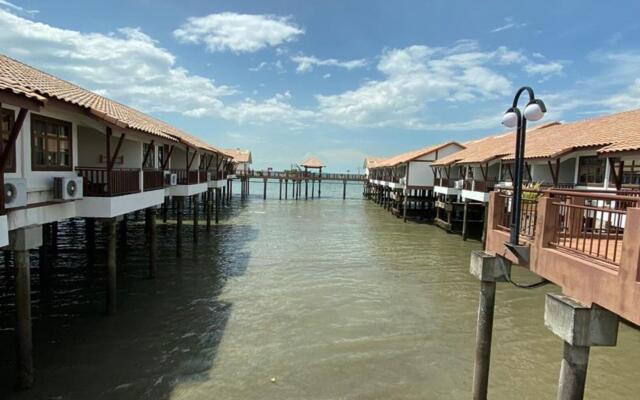 CMK and Private Water Chalet