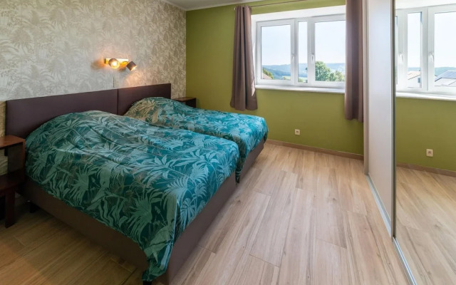 Spacious Getaway Near Spa F1