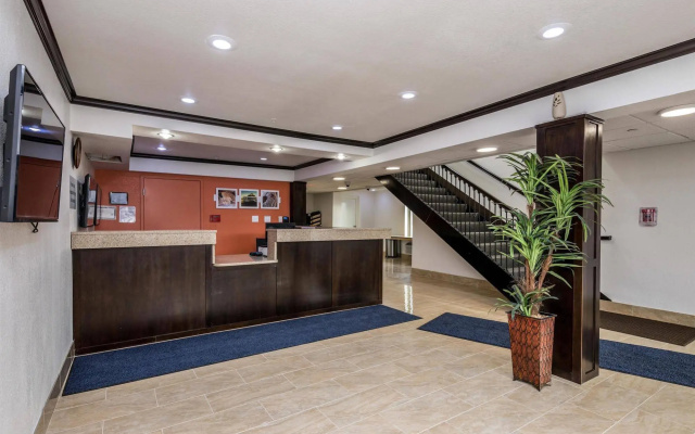 Motel 6 Peoria, IL