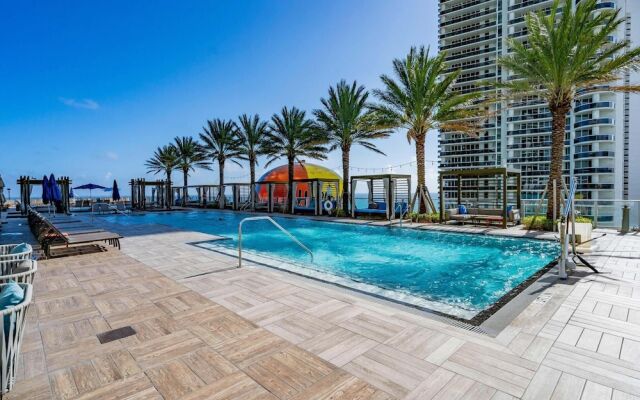 Beachfront 1 bedroom in a lux building