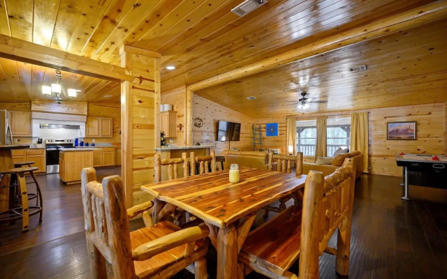 Outlaw Rose Cabin for 8!