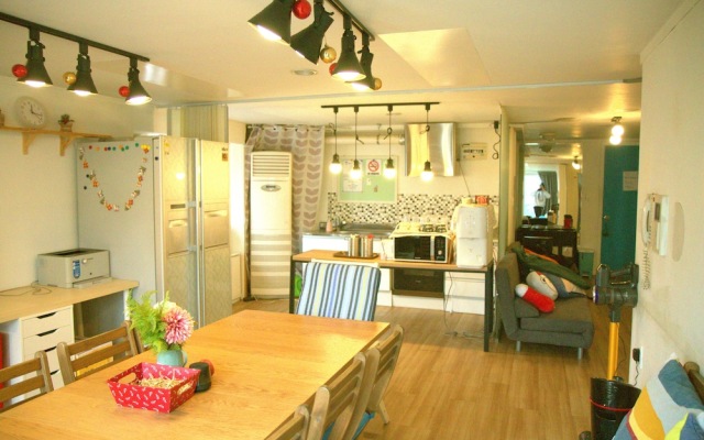 Hoong House - Hostel