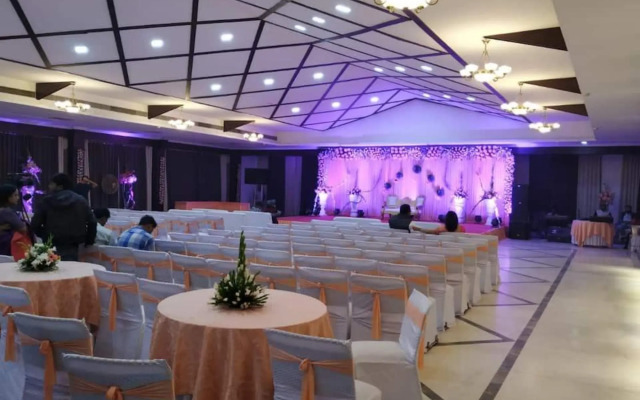 OYO Room Near Cosmos Mall