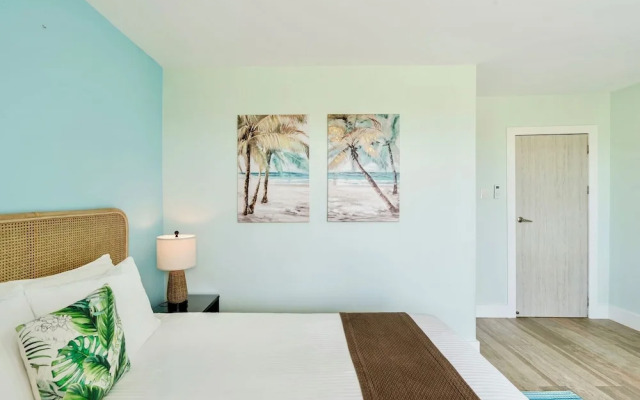 Las Islas Condominiums