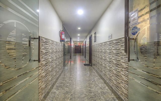 Itsy by Treebo - Golden Fiesta