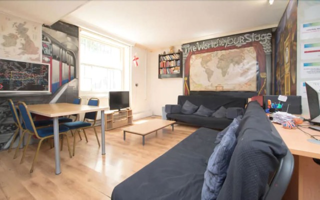 Central Hotel - Hostel
