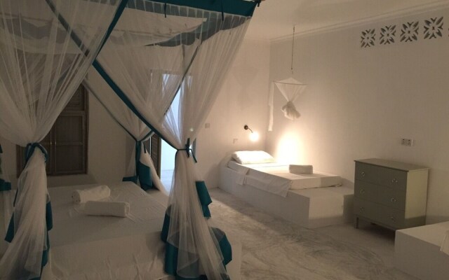 Modern Beach House, Excellent Beachfront, Private Chef, Pool