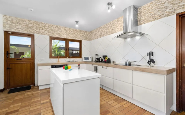 Spacious 4BR Villa Private Pool Cozy Location