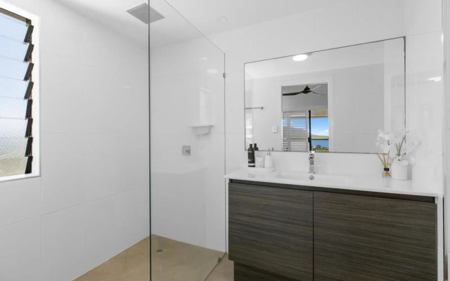 Stunning Costal 3 Bedroom Apartment In Cairns Cbd