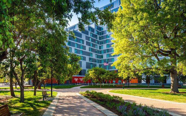 Hampton Inn Boston Seaport District