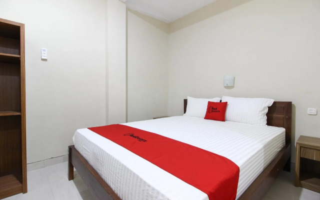 RedDoorz near Jogja Kembali Monument 3