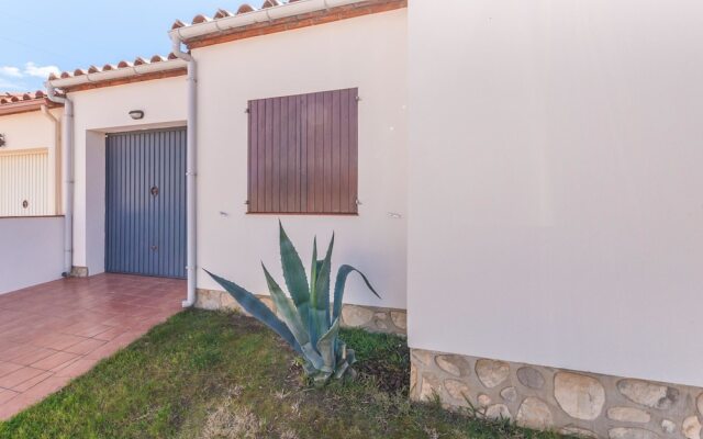 Cosy Holiday Home L'escala With Swimming Pool