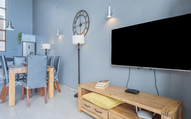 516 Point Bay - Super Stylish for Less