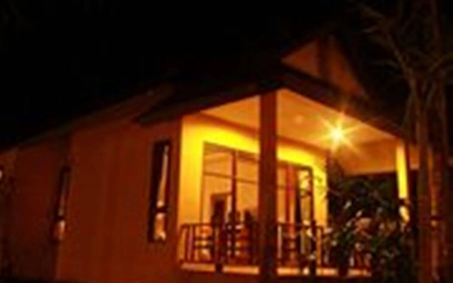 Tonsai Bay Resort