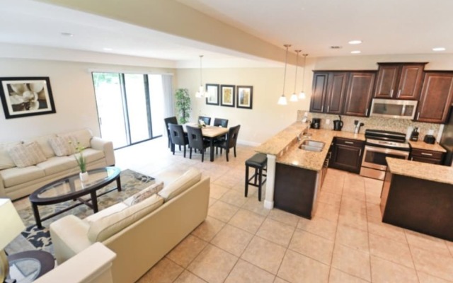 Fountains Retreat 4 Bedroom Condo by RedAwning