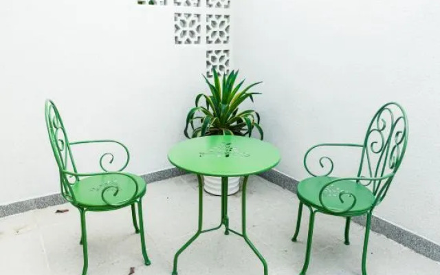 Pinyueju Homestay (Beihai Silver Beach Qiaogang Fengqing Street Branch)