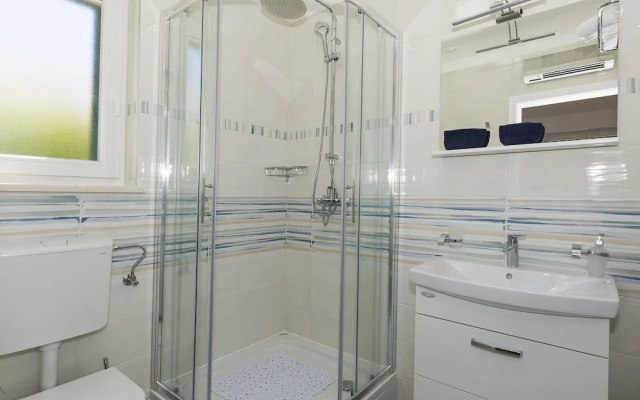 Charming Villa With Pool ,140m From the sea