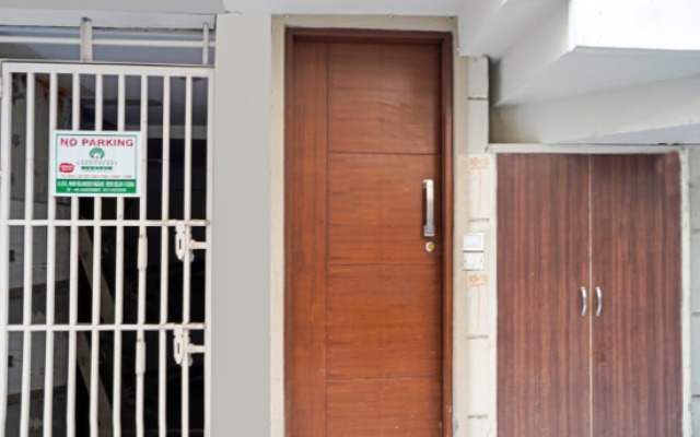 OYO Home 35789 Cozy Stay BLK Hospital