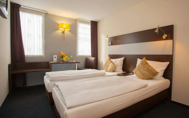 Ayun by Centro Deluxe