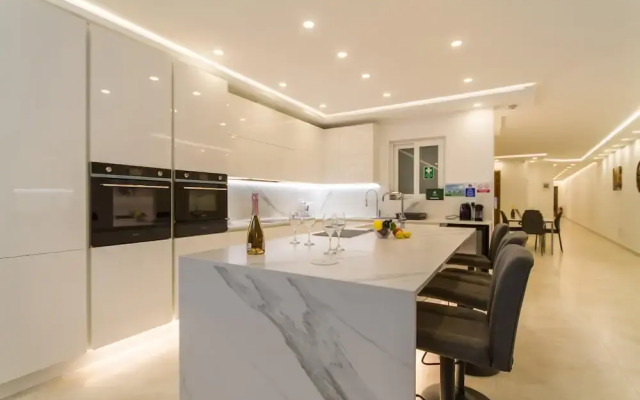 Modern Spacious apt 2mn to the sea Qawr