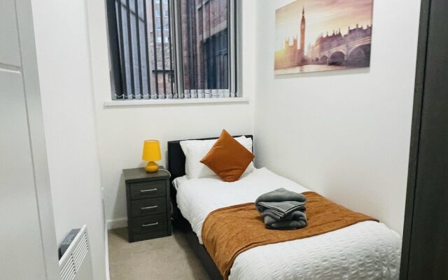 Jungle Themed 2-bed Apartment