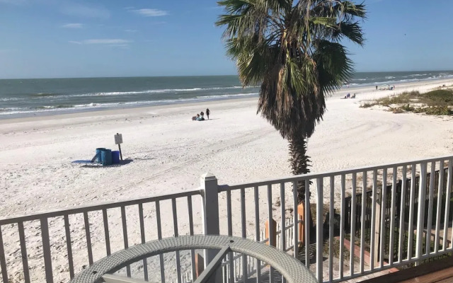 Misty Isles Redington Beachfront Suite 1