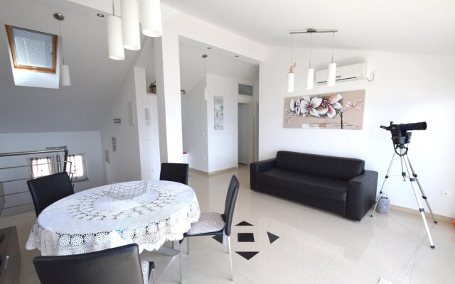 Apartment Roberto with Sea View