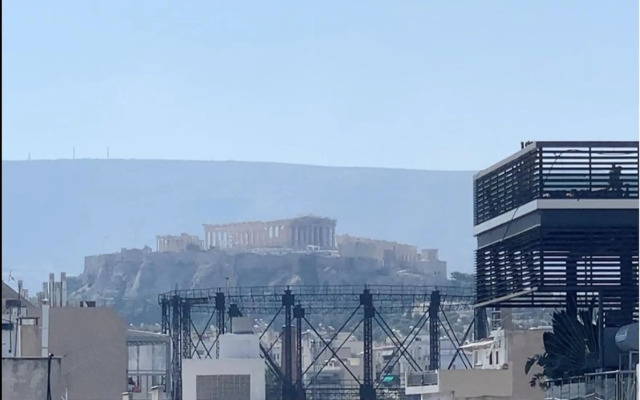 Fab New Flat in Central Athens w/ Acropolis Views