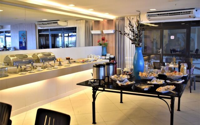 SEAFLATS Iate Plaza Hotel