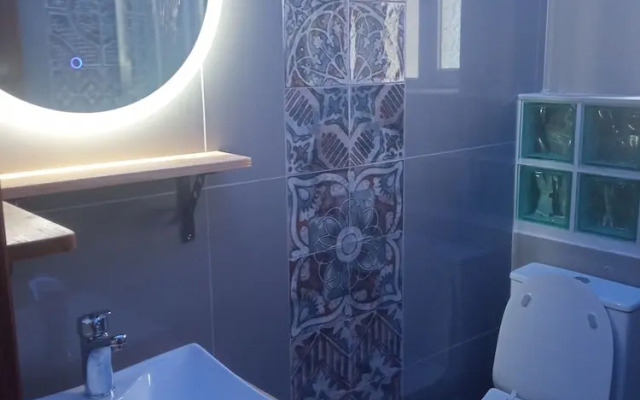 Agios Georgios - 2 Beds - Sleeps 5 - Free Parking