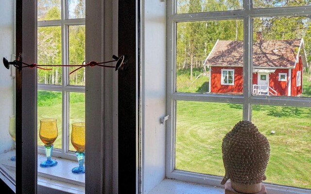 10 Person Holiday Home in Mariestad