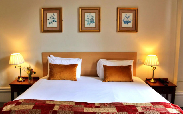 Victoria Square Hotel